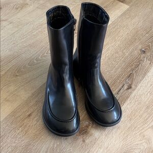 Ankle boots with a minimalist design